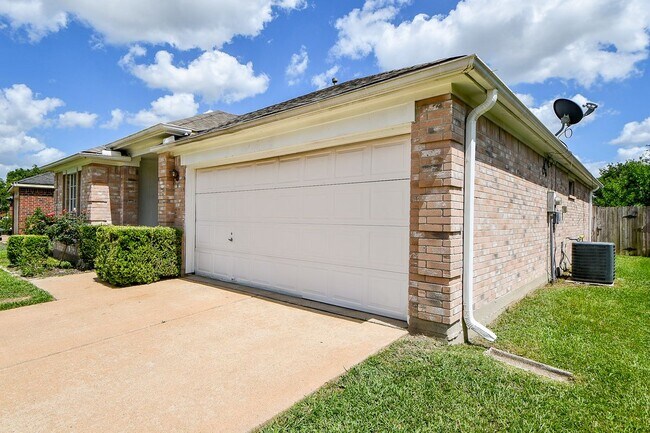 Building Photo - 19723 Ridge Falls Ct