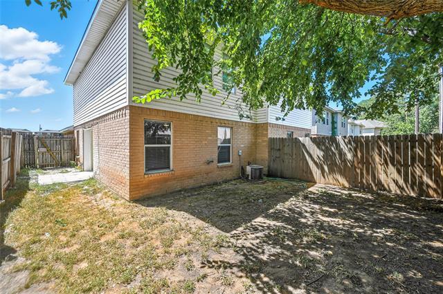 Building Photo - 1321 Village Garden Dr