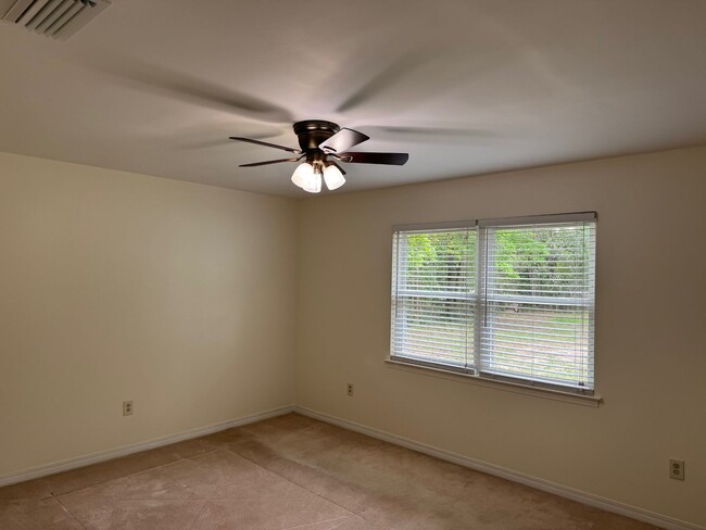 Building Photo - Updated 4/2 in Semmes with Dbl Garage