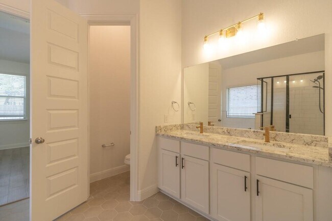 Building Photo - 124 Shagbark Trl