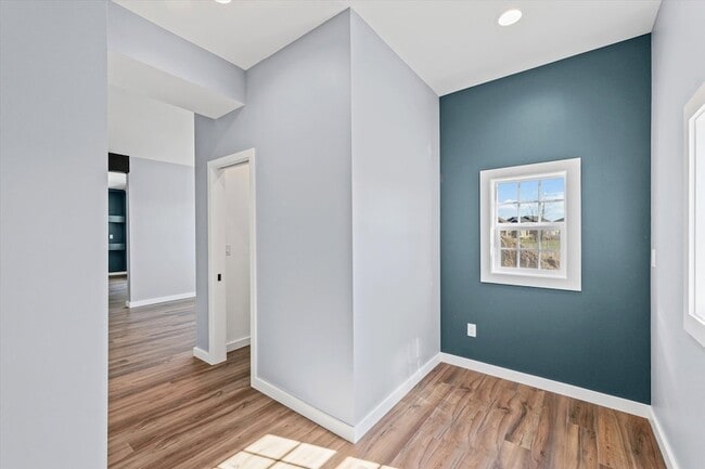 Building Photo - 1306 S Roberto Rd