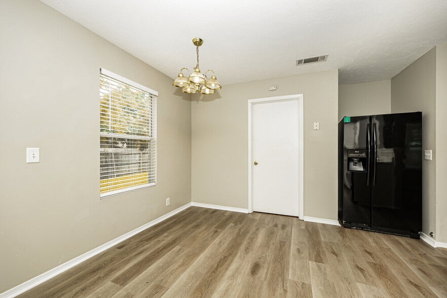 Building Photo - 805 Hammersmith Dr