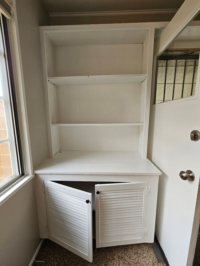 Building Photo - Virginia Village 4 Bed 3 Baths Large Yard Attached Garage Super Spacious!