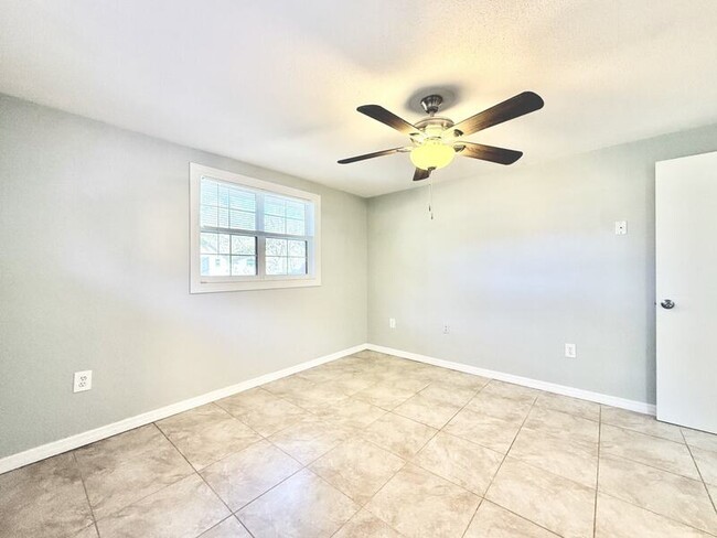 Building Photo - 5852 Monroe St