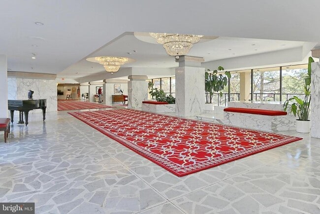 Building Photo - 1101 S Arlington Ridge Rd