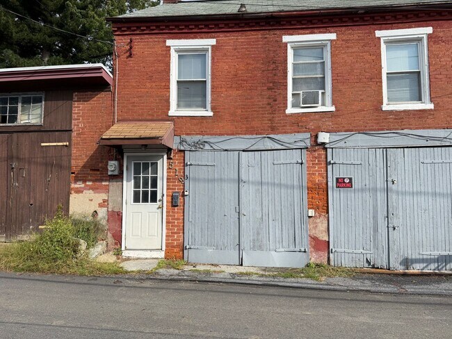 Building Photo - 519 E Mifflin St