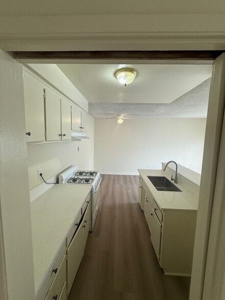 Building Photo - 1661 W 219th St