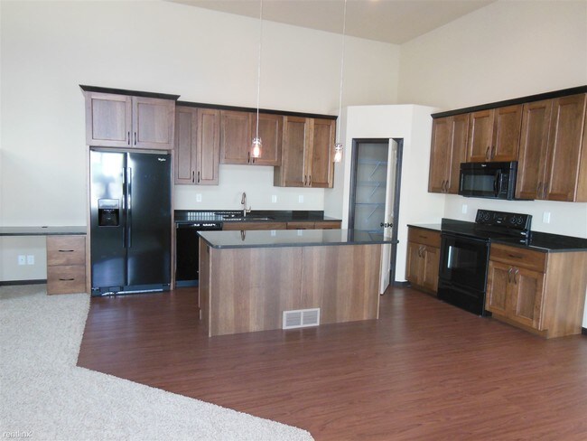 Building Photo - 3 br, 3 bath Townhome - Evelyn Acres