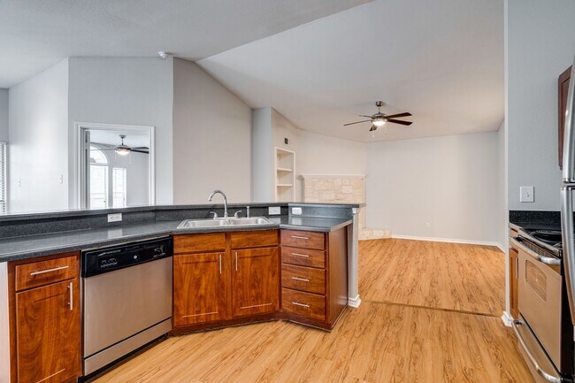 Building Photo - Pointe  360 222 - Go West - 2222 / 360 - Hill Country Paradise - 2bd / 2ba - Garage  - Pool - Nat...