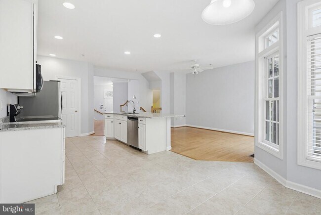 Building Photo - 10635 Hillingdon Rd