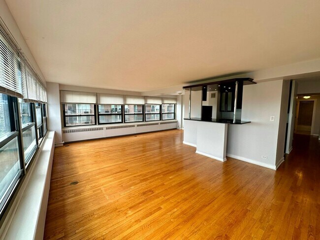 Primary Photo - 4180.5 N Marine Dr