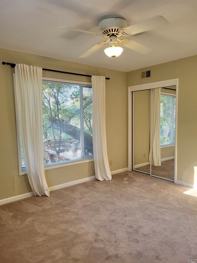 Building Photo - 848 Acalanes Rd