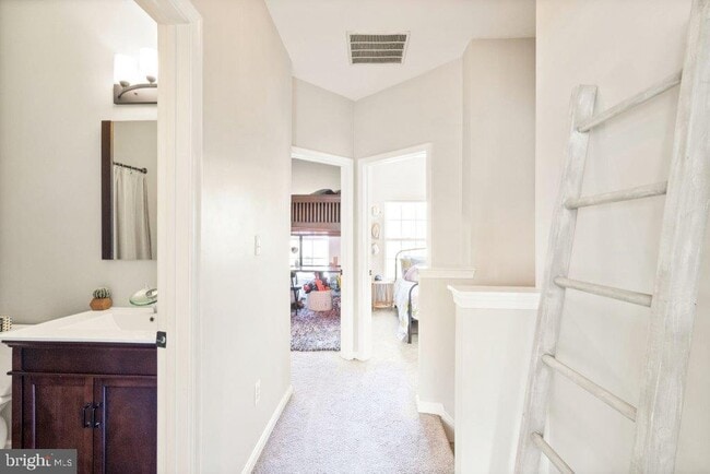 Building Photo - 10136 Pale Rose Loop