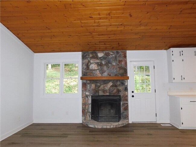 Building Photo - 183 Laurel Heights Dr