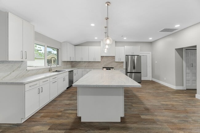 Building Photo - 8219 Wateka Cir