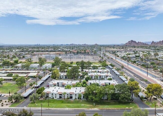 Primary Photo - 6505 E Osborn Rd