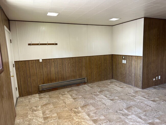 Building Photo - 4 bedroom, 1 bath Country Home for rent!  MOVE IN SPECIAL!