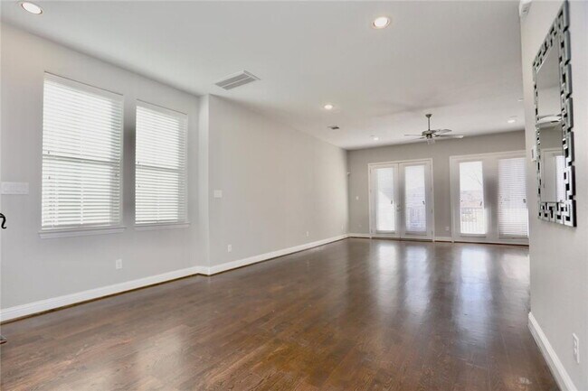 Building Photo - 1227 W 19th St