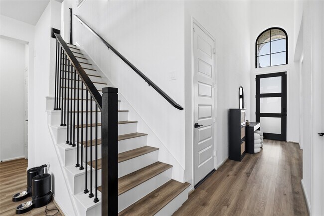 Building Photo - 2427 Mount Healy Ct