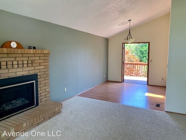 Building Photo - 3 br, 3 bath House - 8438 32nd Ave SW