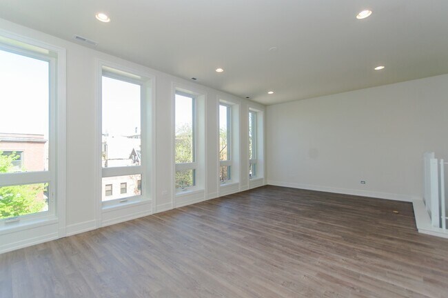 Building Photo - 2812 N Mildred Ave