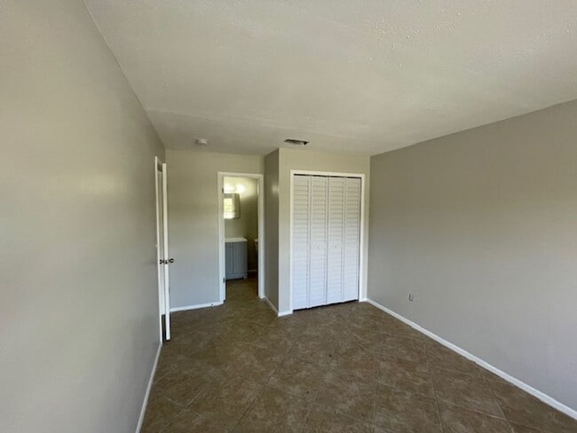 Building Photo - Newly Remodeled 2/2 Condo in South Daytona for $1325.00