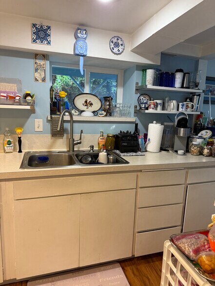 Kitchen - 2832 W Mercer Way