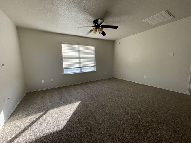 Building Photo - 4902 Golden Gate Dr