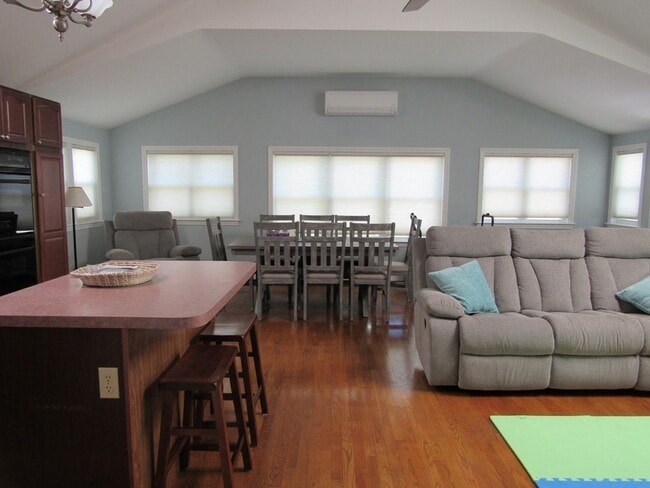 Building Photo - 9 Saltworks Ln
