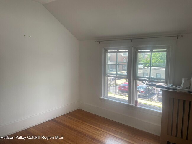 Building Photo - 502 Warren St