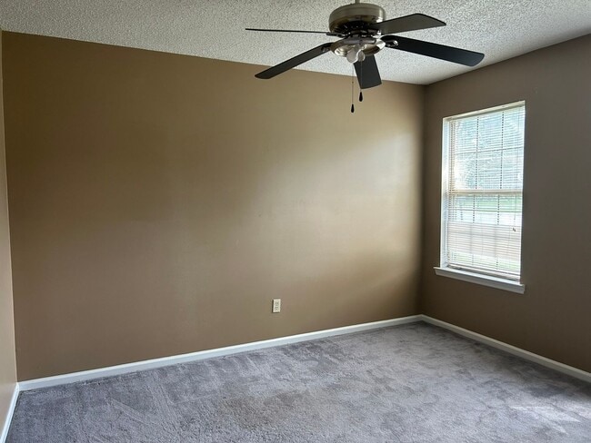 Building Photo - FALL MOVE-IN SPECIAL: 50% OFF 1st MONTH'S ...