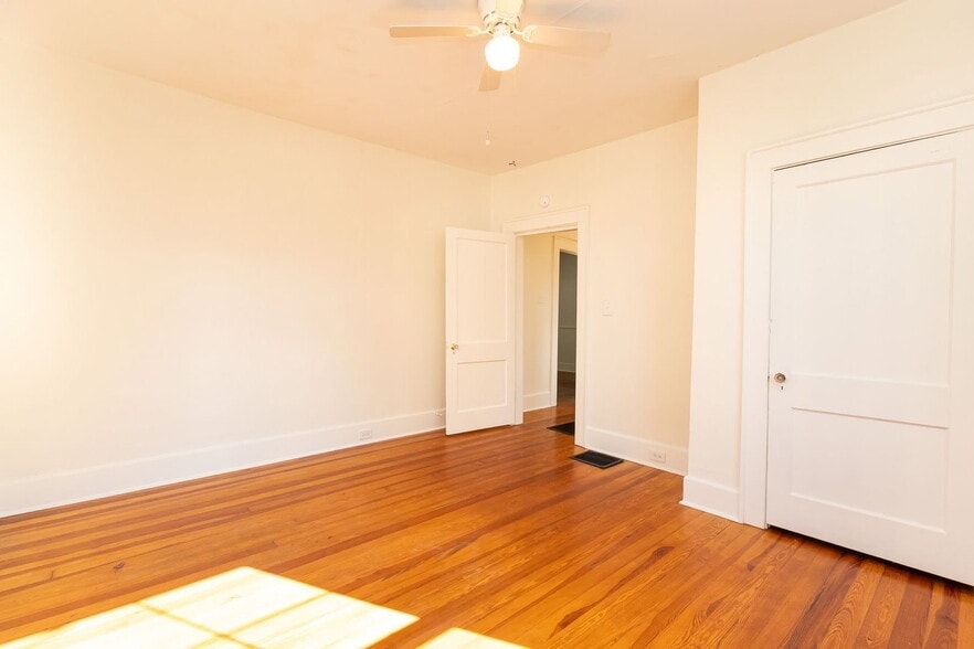 Building Photo - 1705 Bennett Ave