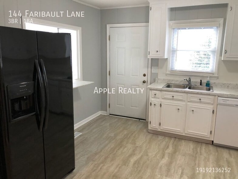 Building Photo - 144 Faribault Ln