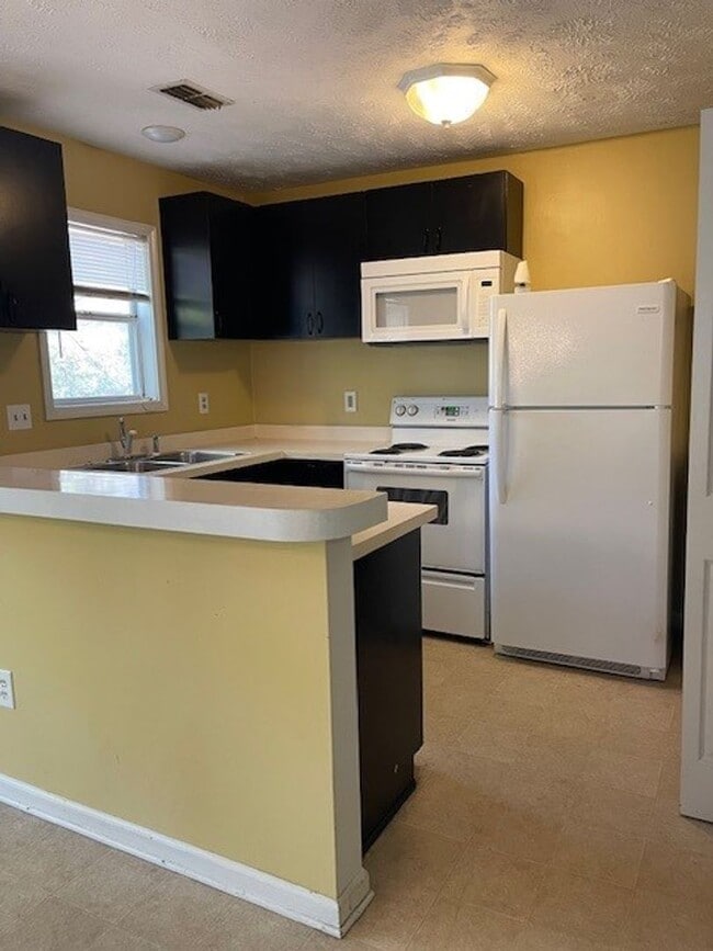 Building Photo - 6800 Willowbrook Dr