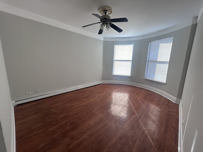 Building Photo - 364 E 59th St