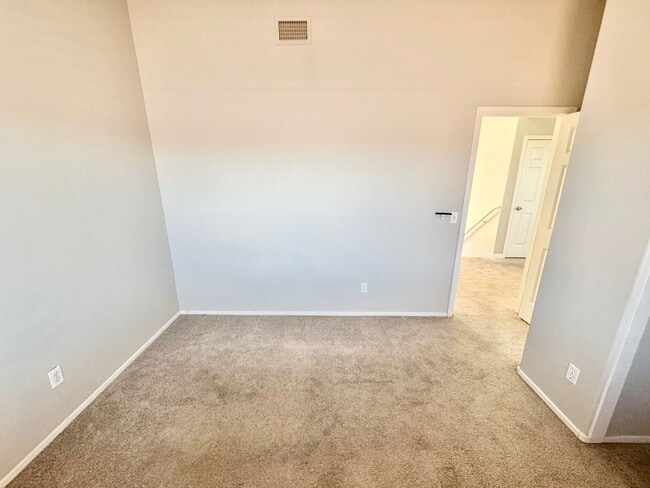 Building Photo - LIMITED TIME ONLY: $500 OFF 2ND MONTH'S RENT -MOVE IN W/IN TWO WEEKS TO TAKE ADVANTAGE of this Be...