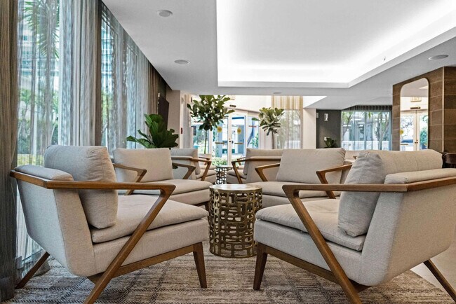 Building Photo - 1700 SW 2nd Ave