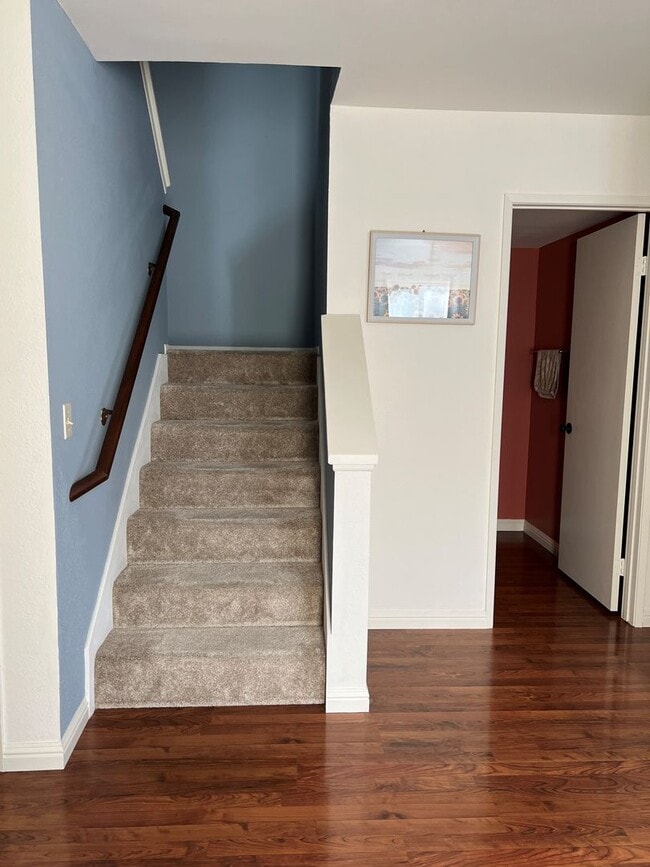 Building Photo - Updated Summerwood Townhome