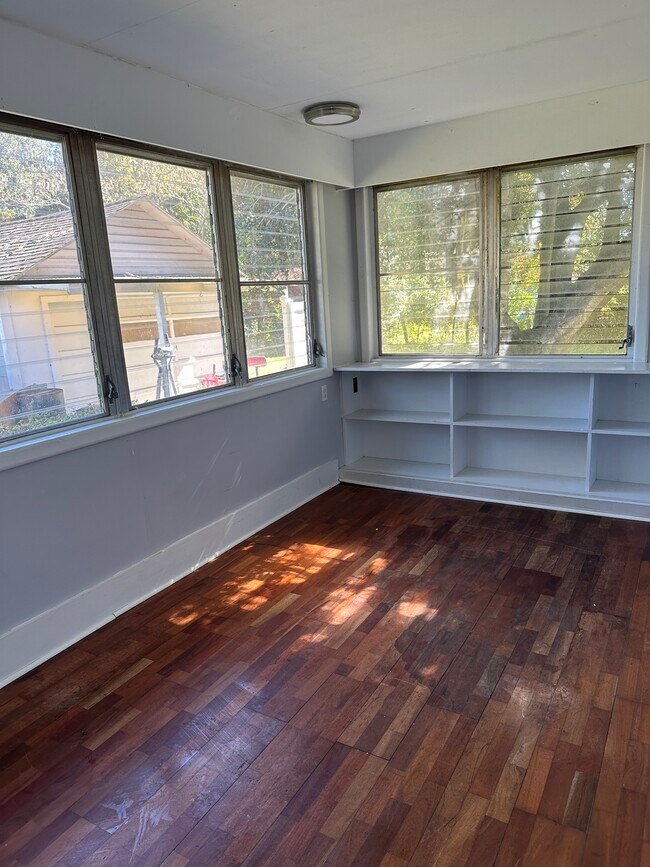 Building Photo - 1601 S 41st St