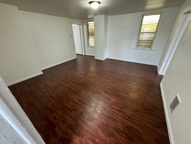 Building Photo - 2605 Walnut St