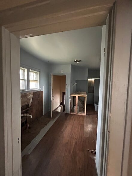 Building Photo - 5515 Alcott Ave