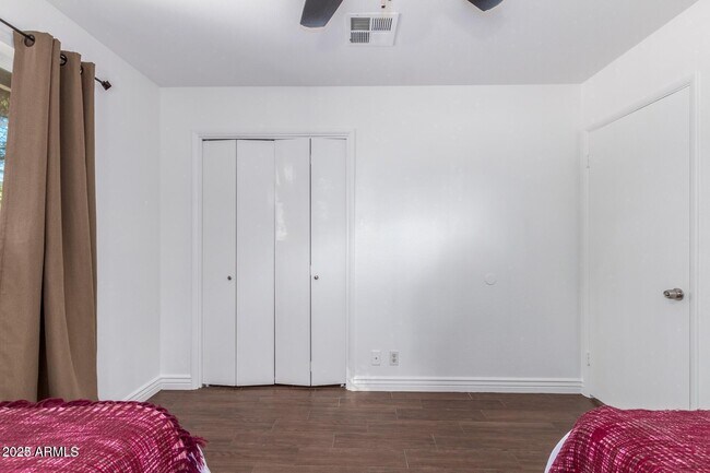Building Photo - 3117 N 41st Pl