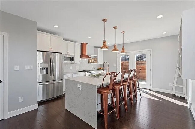 Building Photo - Bright 3-Bedroom Home in Mount Washington,...