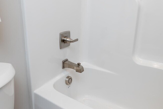 Building Photo - 1013 B St