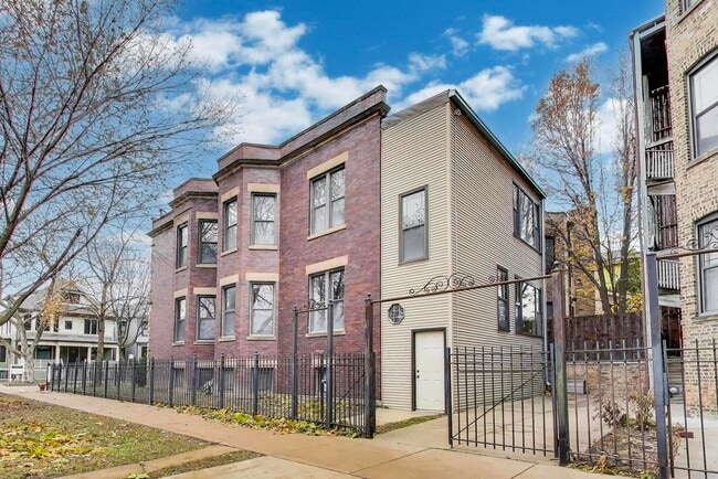 Building Photo - 3901 N Hamilton Ave