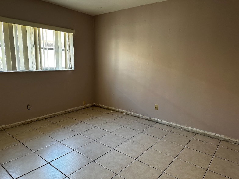 Building Photo - 7397 NW 76th Ct
