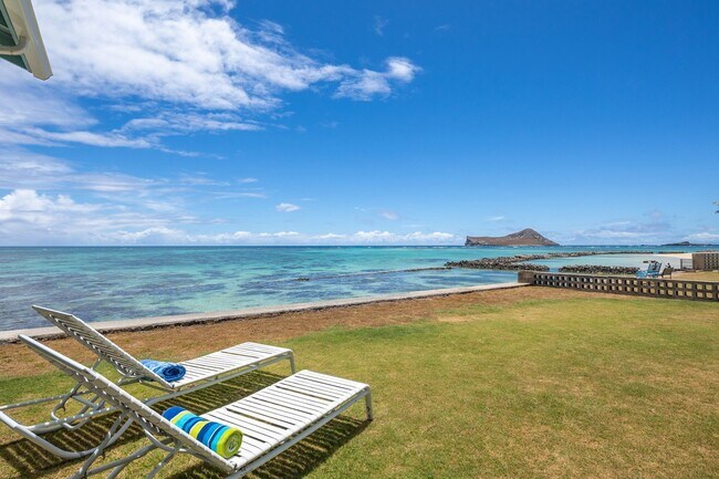 Building Photo - Casual Beach Front 3 Bedroom, 2 Bath Home ...