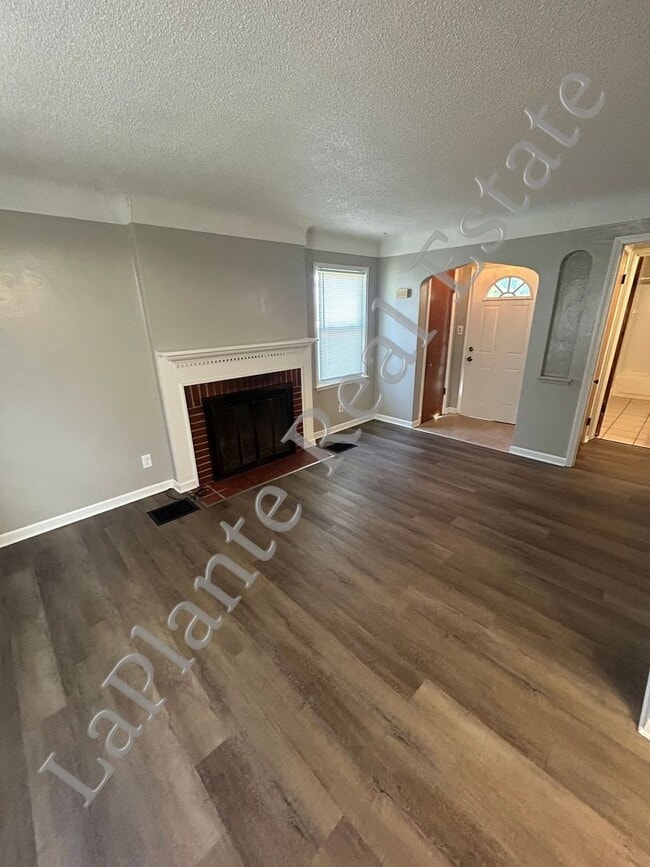 Building Photo - Cute 2 bedroom, 1 bath home on a corner lo...