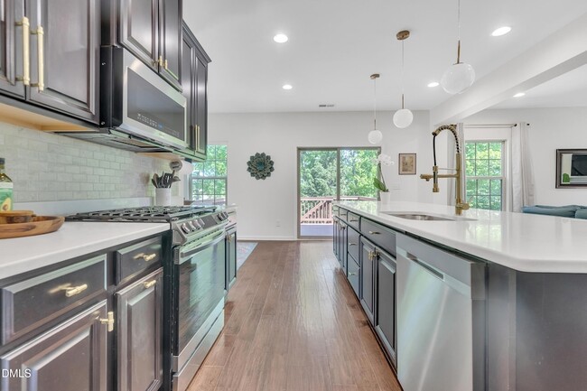Building Photo - 899 Legacy Falls Dr S