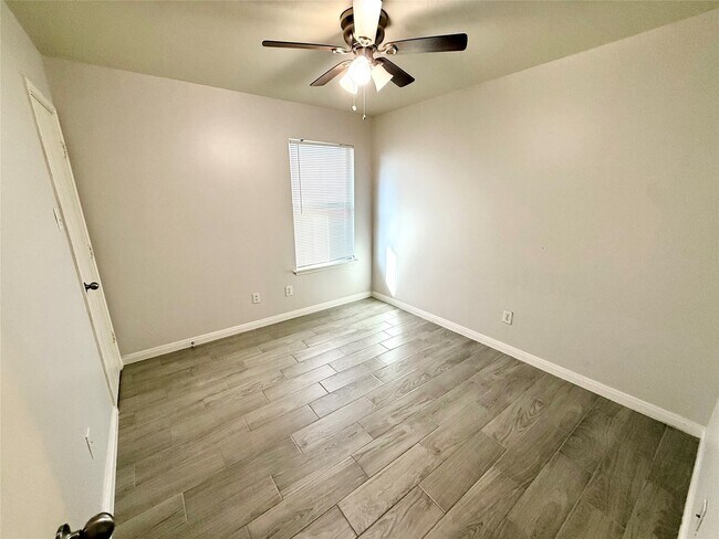 Building Photo - 10811 Tallow Briar Ln